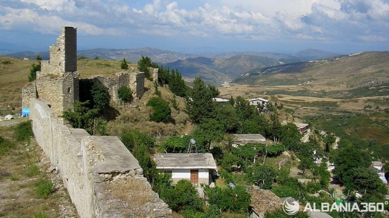 Vlore'deki Kanina Kalesi'ni ziyaret edin 17 Kanina Kalesi - Albania360 | Web | Uygulama | Sosyal