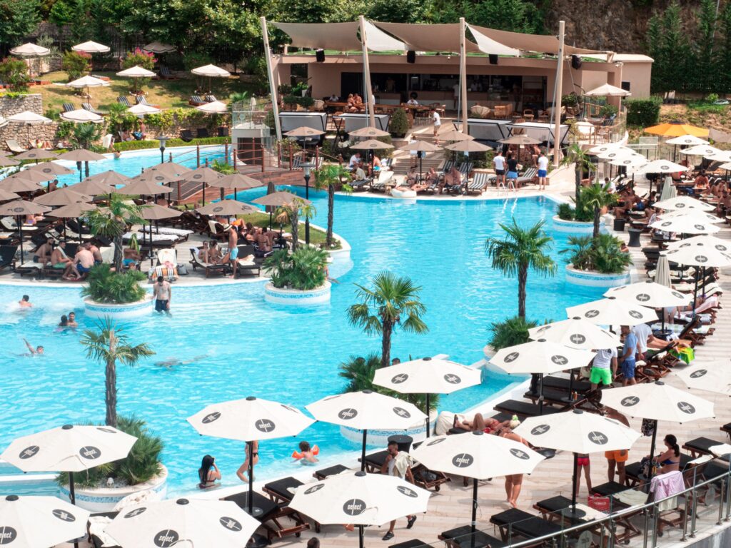 A guide to the outdoor swimming pools and water parks near Tirana
