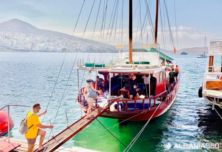 Boat Trip with Simel by Gabby Tours ©Albania360