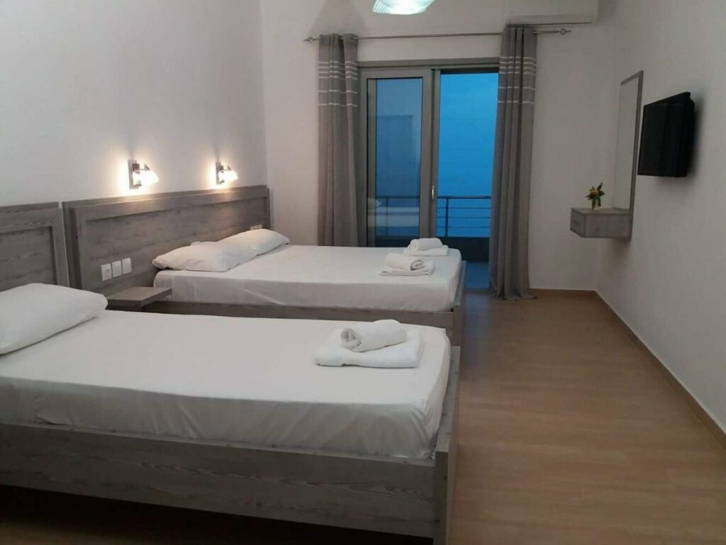 Blue Sea Apartments, Qeparo