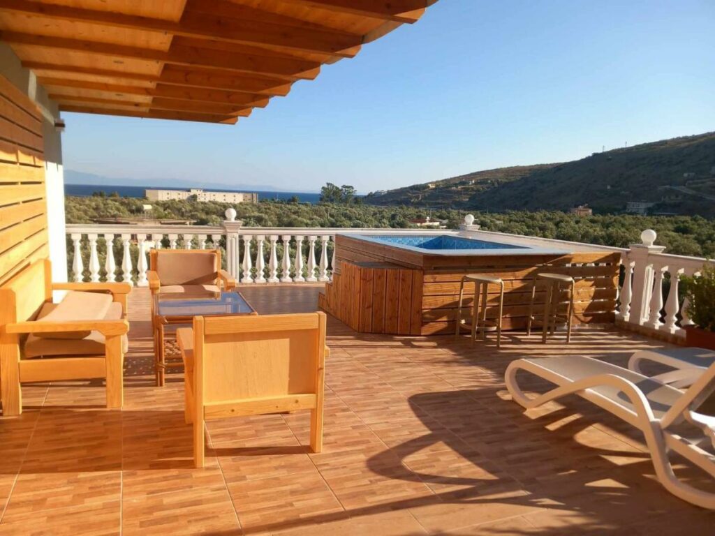 Irini's Olive Garden, Qeparo