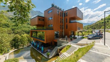 Hotel Uji i Ftohte, Tepelene