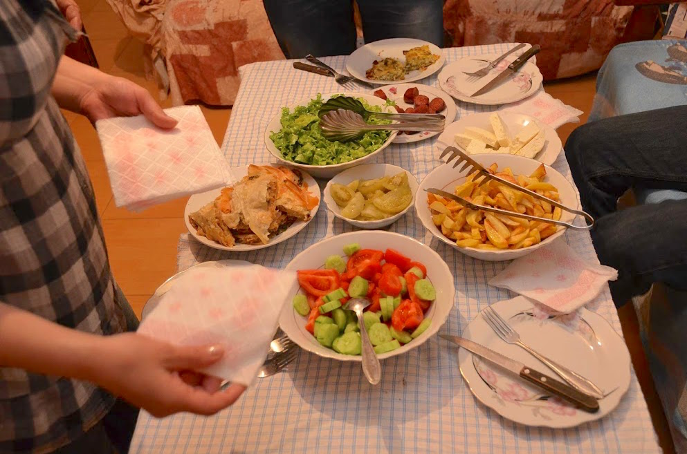 Guide When Visiting an Albanian Home | App | Albania360 | Web | Social