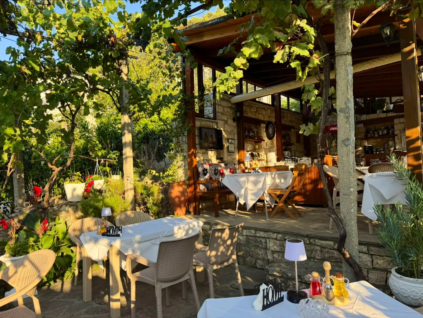 Lorenc Secret Garden Restaurant Bar
