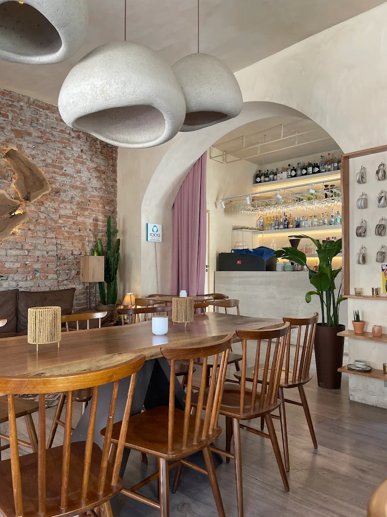 TOP 10 Bars und Cafés, die Sie in Shkoder kennen sollten 18 unbenannte 2