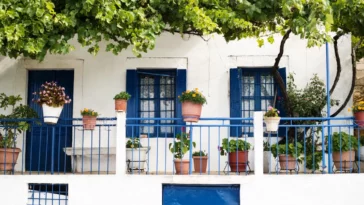 Τα 12 κορυφαία μέρη στην Αλβανία για να περάσετε το lockdown λόγω του Hantavirus 6 Χωριό Βούνο, Αλβανία.jpeg