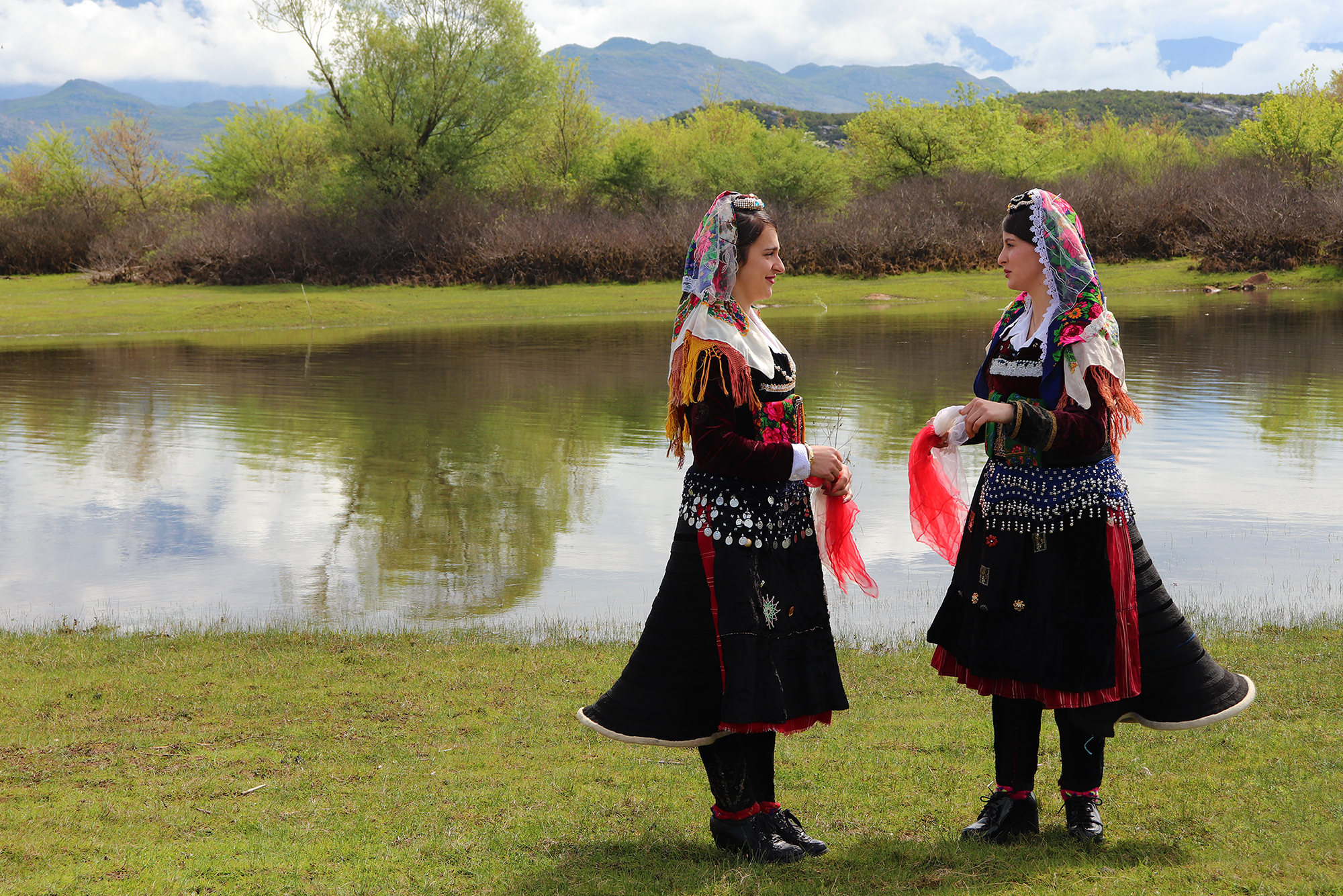 Xhubleta ve Plis: Antik Balkan Modası Modern Bir Geri Dönüş Yapıyor 18 Xhubleta Syri ve Sheganit tamam final 2